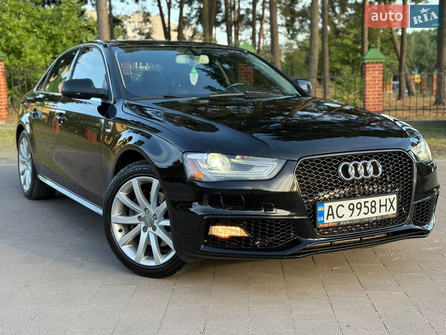 Audi A4 2015 VIN WAUFFAFLXFN039090 фото оголошення 4 з 45