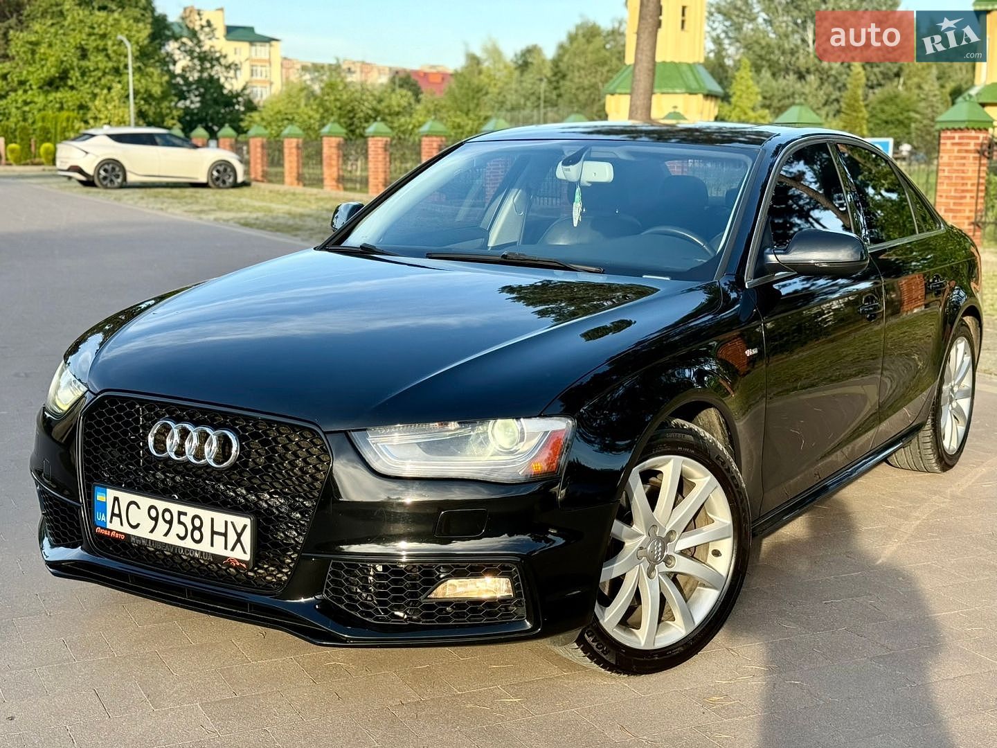 Audi A4 2015 VIN WAUFFAFLXFN039090 фото оголошення 12 з 45