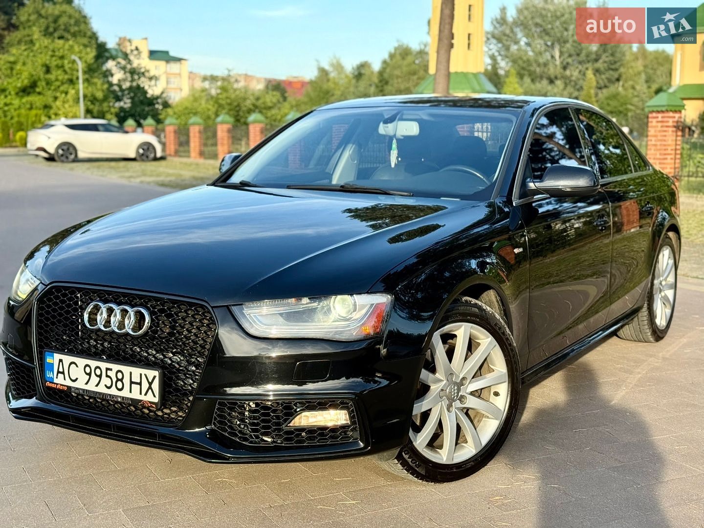 Audi A4 2015 VIN WAUFFAFLXFN039090 фото оголошення 13 з 45