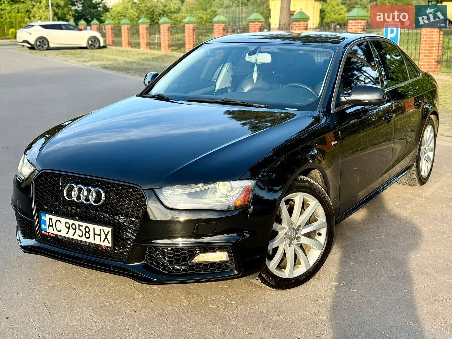 Audi A4 2015 VIN WAUFFAFLXFN039090 фото оголошення 14 з 45