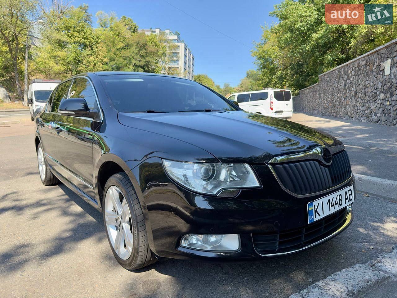 Skoda Superb 2010 VIN TMBAB73T0B9015156 фото оголошення 2 з 13