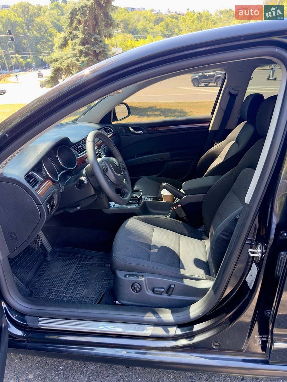 Skoda Superb 2010 VIN TMBAB73T0B9015156 фото оголошення 8 з 13