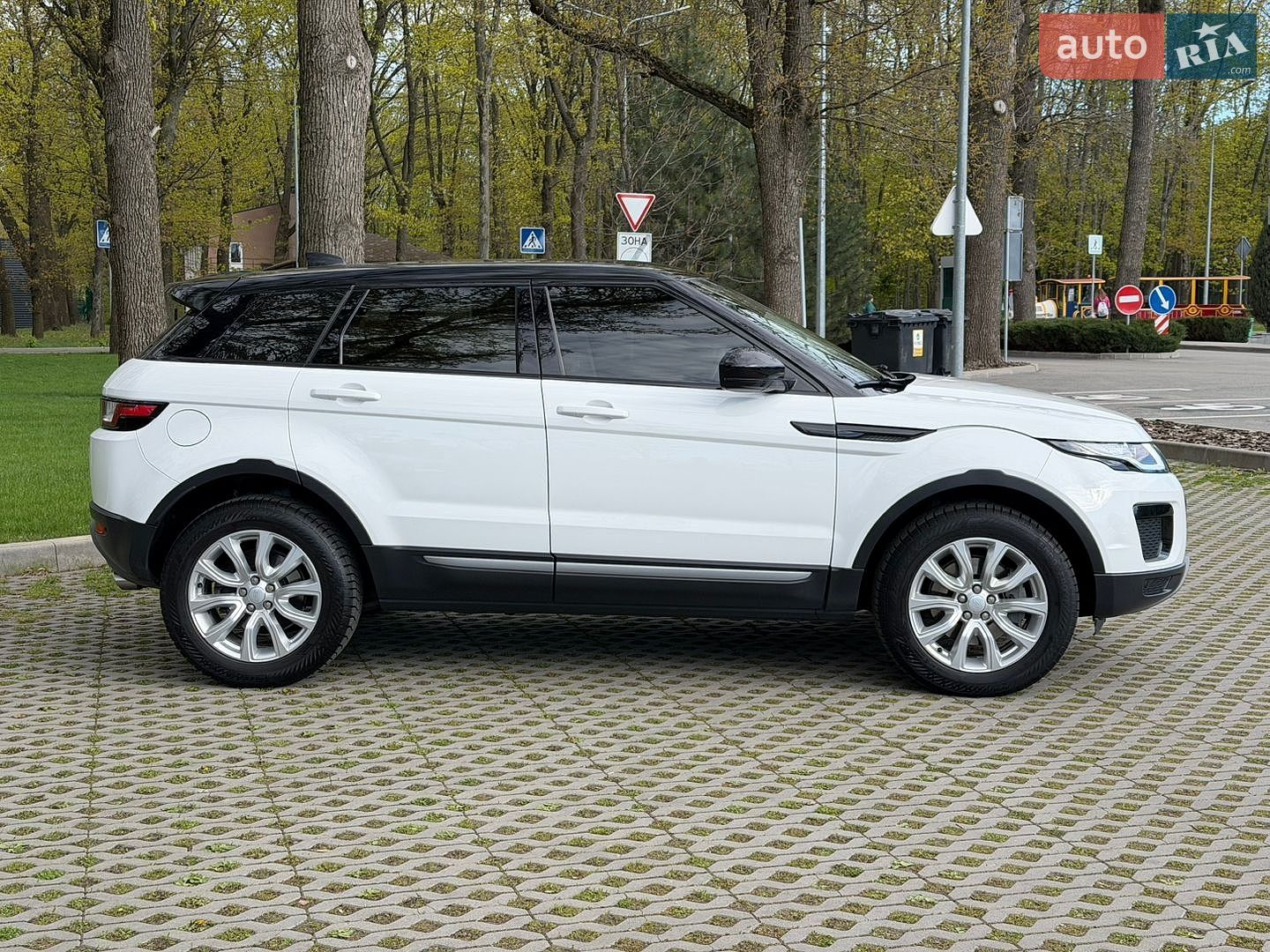 Land Rover Range Rover Evoque 2018 VIN SALVA2BN0KH340639 фото оголошення 4 з 13
