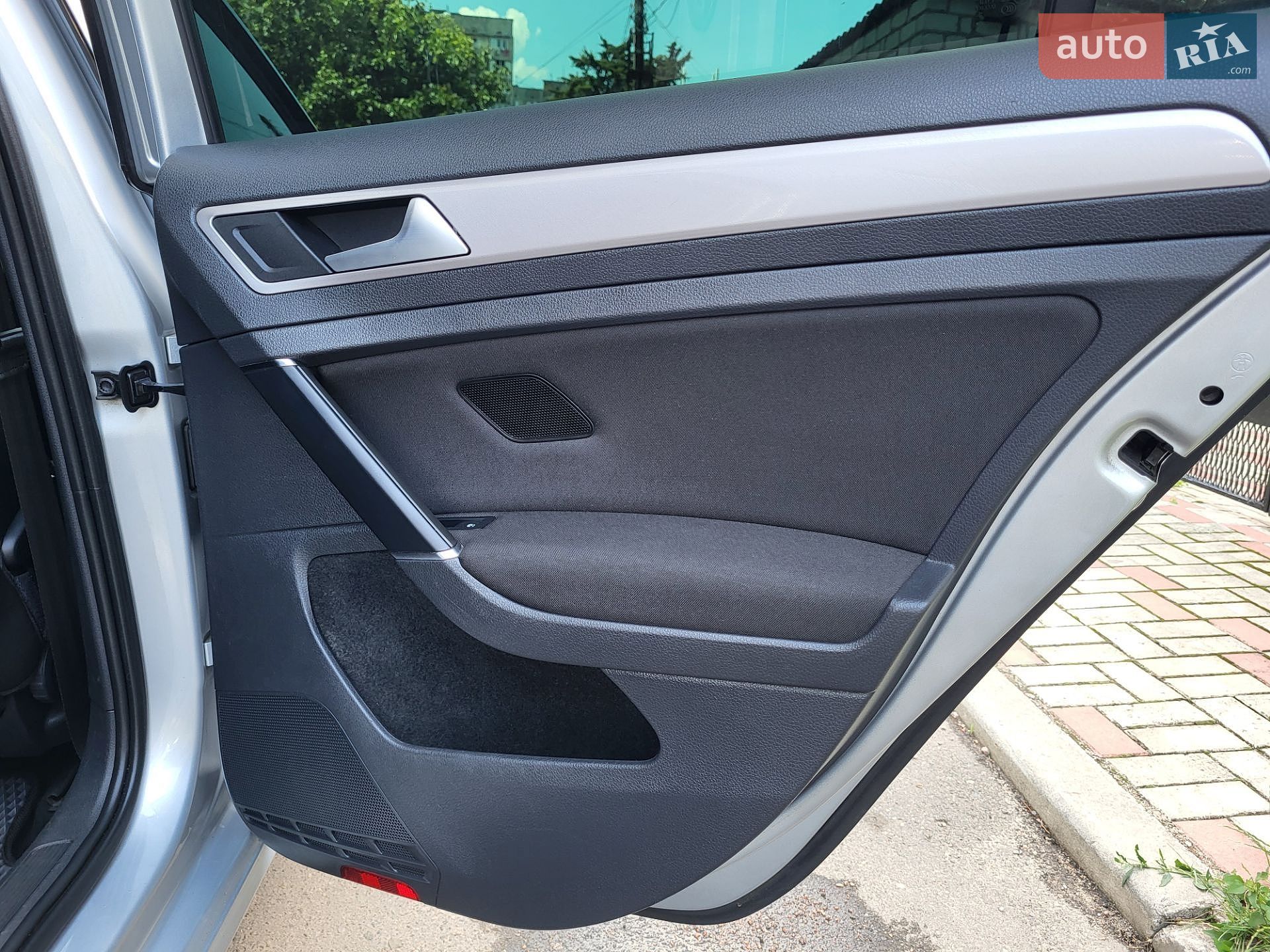 Volkswagen e-Golf 2015 VIN WVWZZZAUZGW902630 фото оголошення 13 з 43