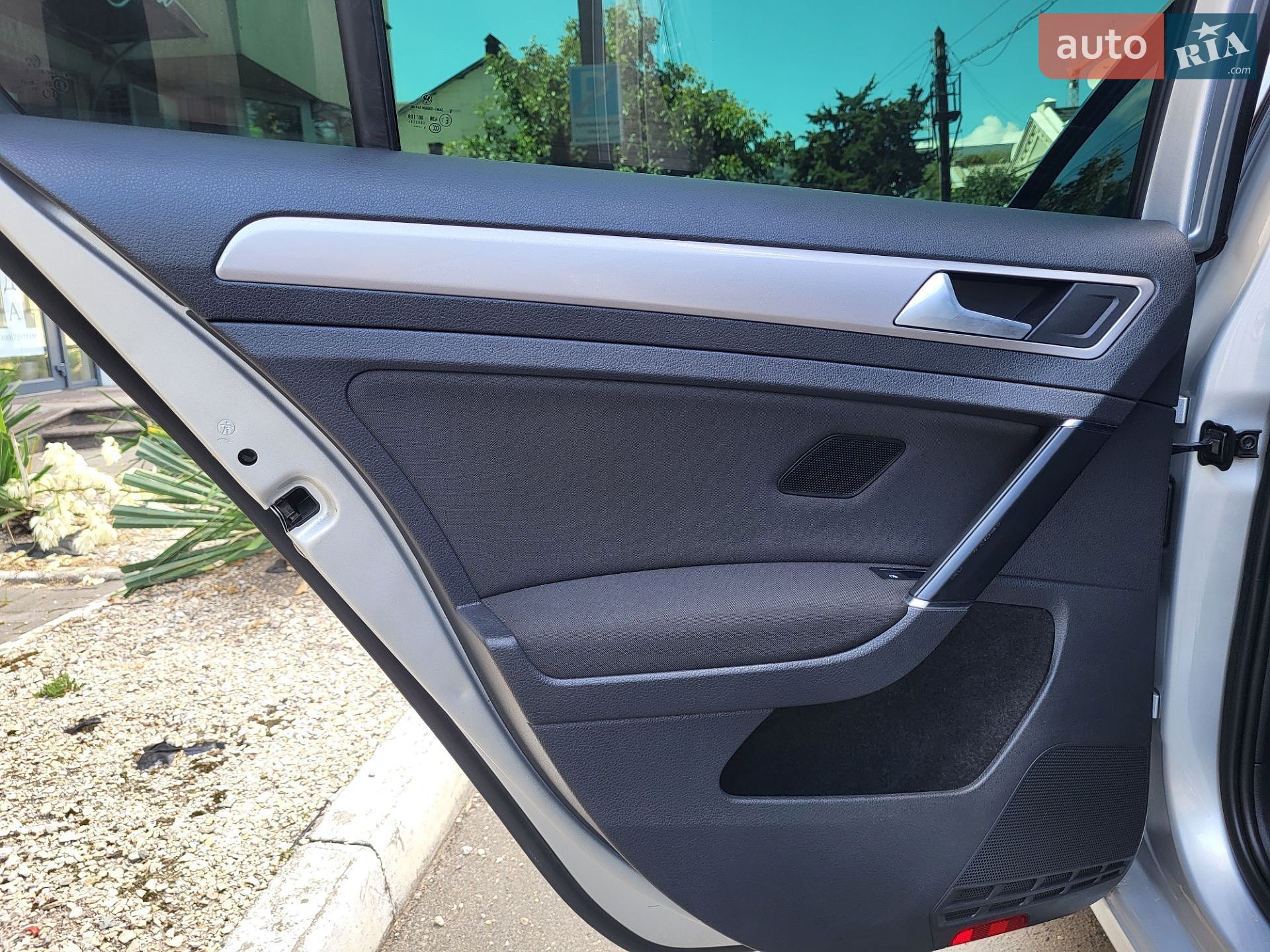 Volkswagen e-Golf 2015 VIN WVWZZZAUZGW902630 фото оголошення 14 з 43