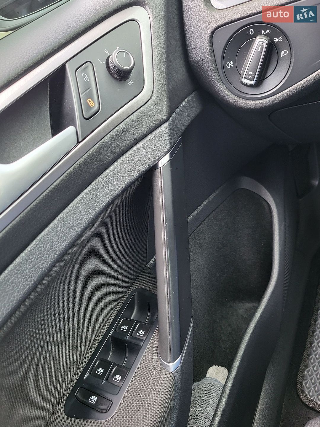 Volkswagen e-Golf 2015 VIN WVWZZZAUZGW902630 фото оголошення 34 з 43
