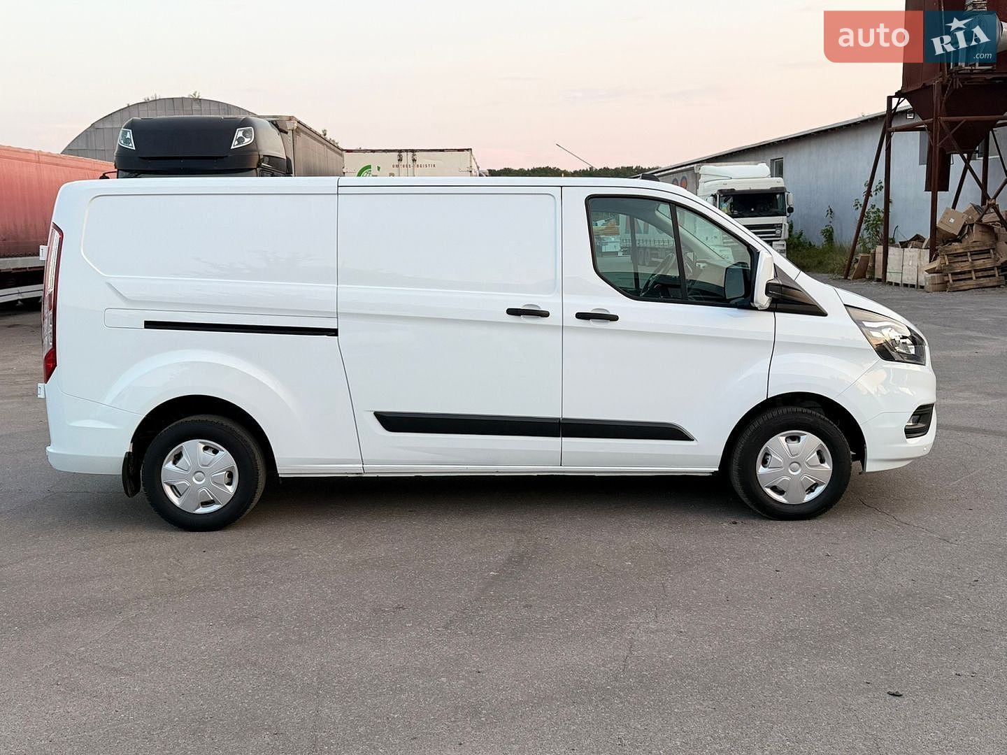 Ford Transit Custom 2020 VIN WF0YXXTTGYKU04884 фото оголошення 4 з 30
