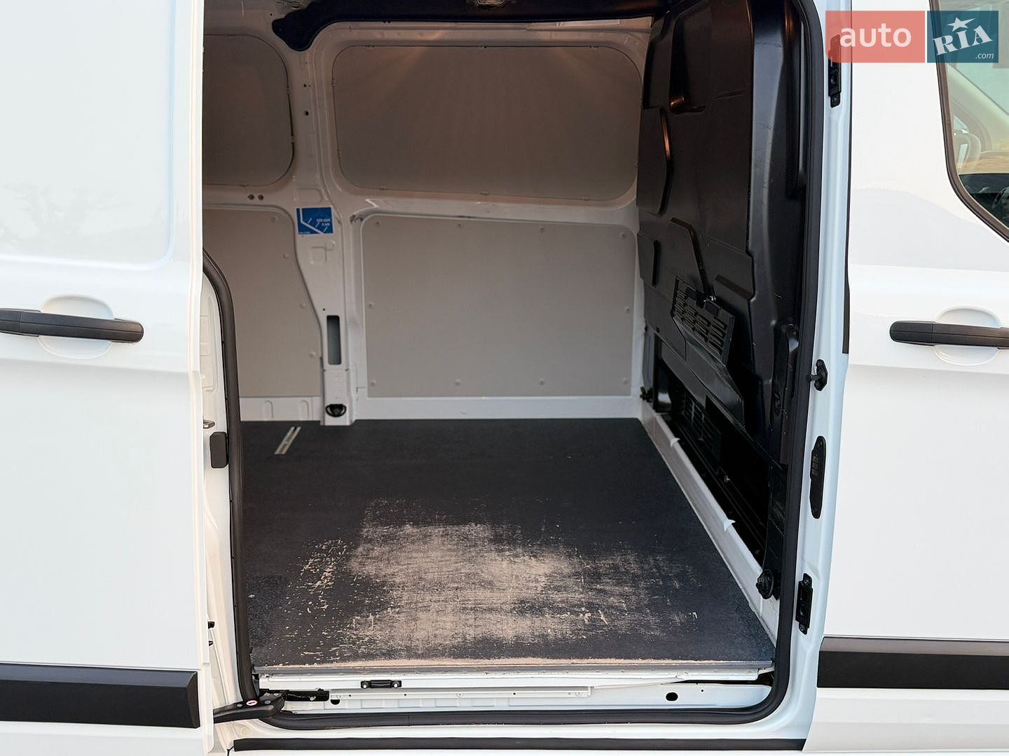 Ford Transit Custom 2020 VIN WF0YXXTTGYKU04884 фото оголошення 14 з 30