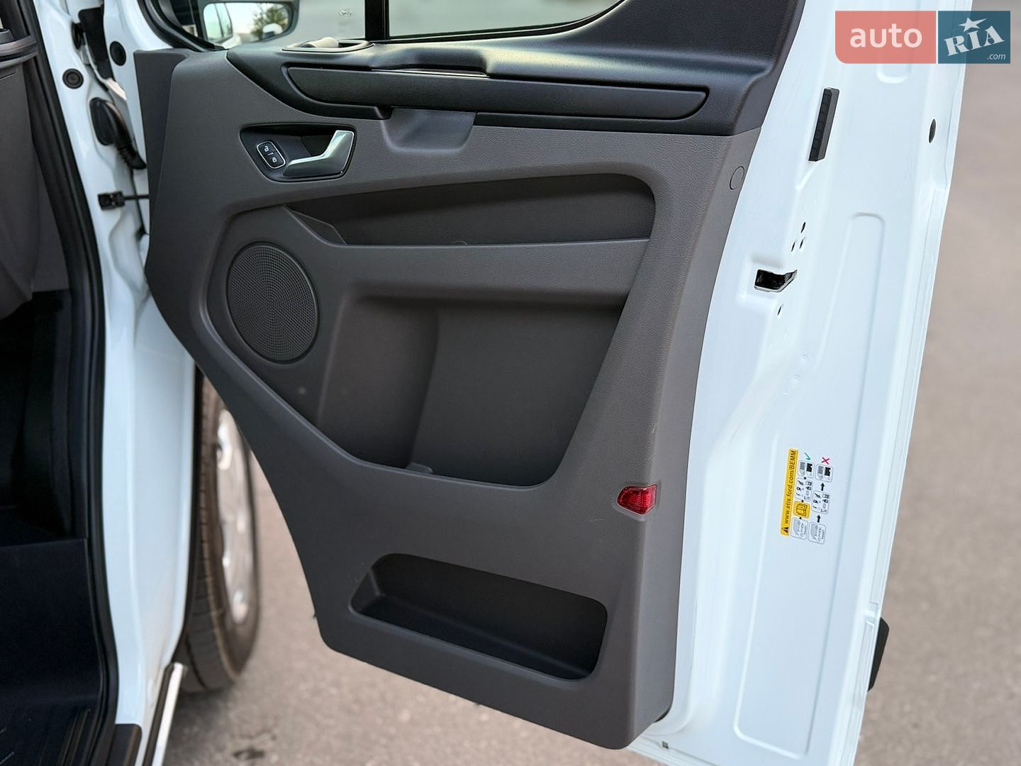 Ford Transit Custom 2020 VIN WF0YXXTTGYKU04884 фото оголошення 15 з 30