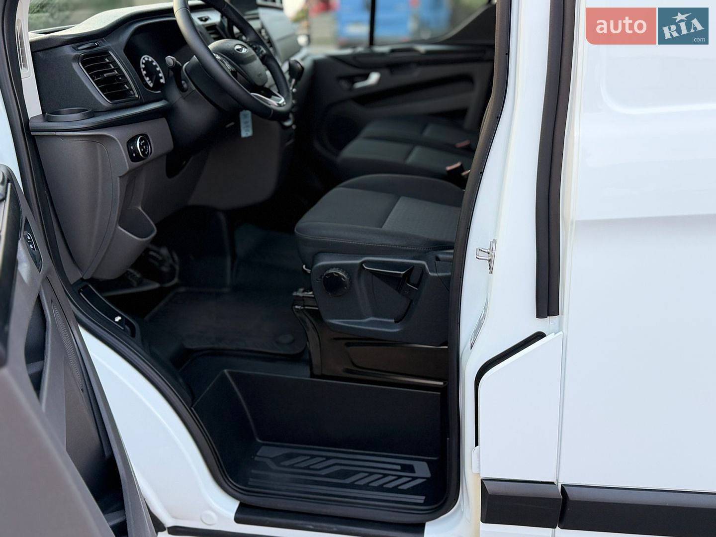Ford Transit Custom 2020 VIN WF0YXXTTGYKU04884 фото оголошення 19 з 30