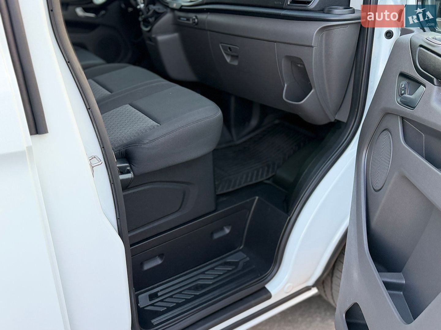 Ford Transit Custom 2020 VIN WF0YXXTTGYKU04884 фото оголошення 16 з 30