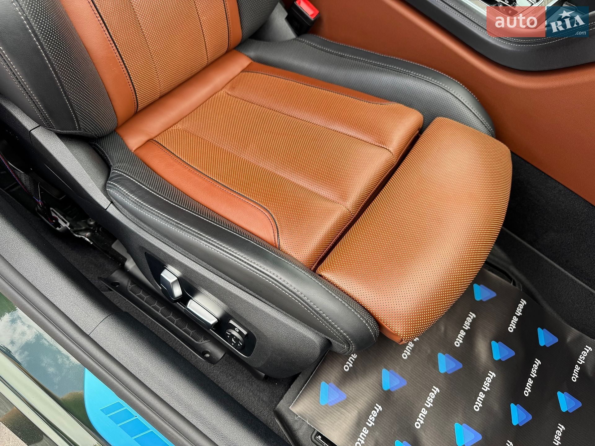 BMW 8 Series Gran Coupe 2024 VIN WBAGW01080CT39029 фото оголошення 42 з 44