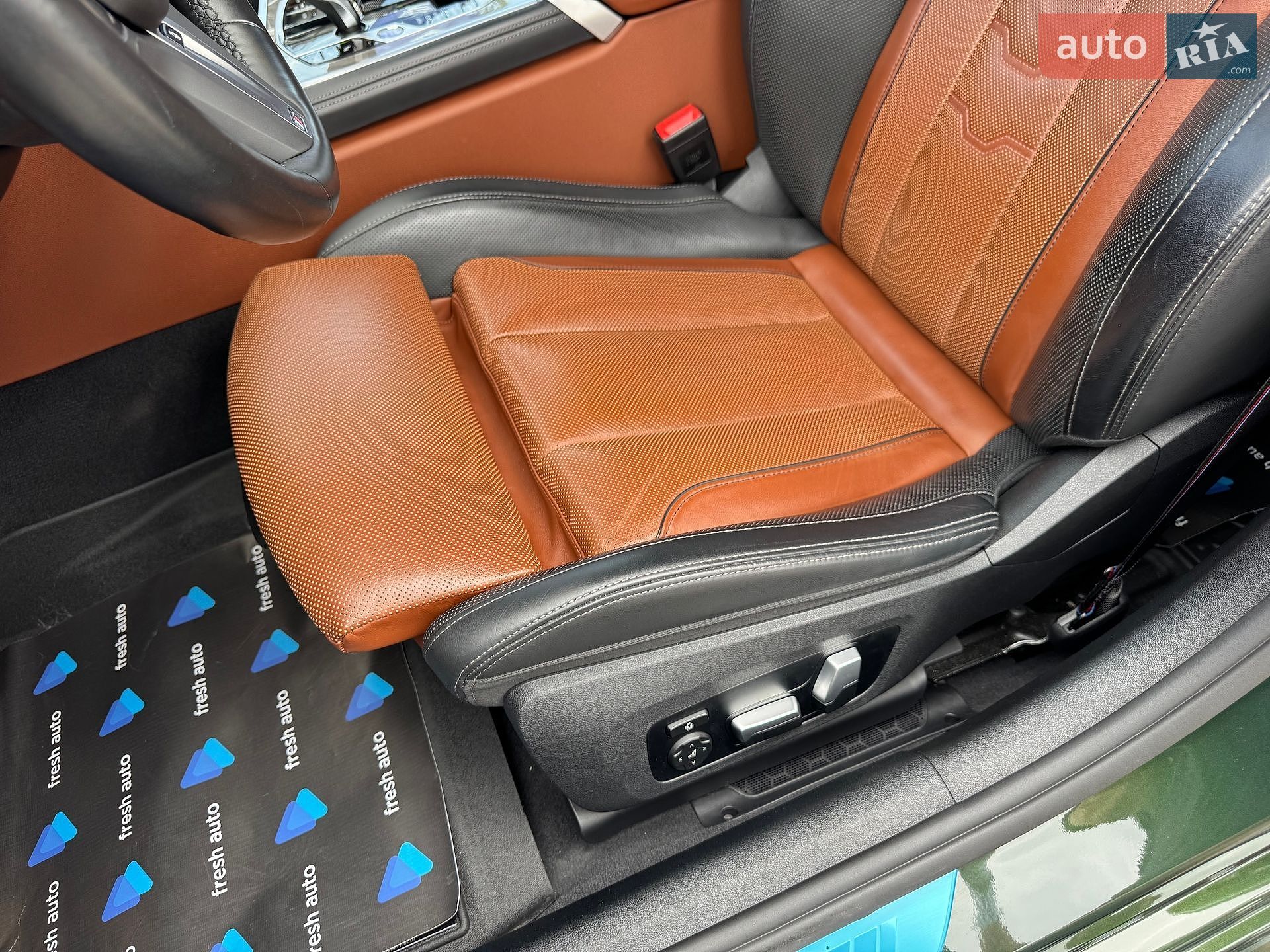 BMW 8 Series Gran Coupe 2024 VIN WBAGW01080CT39029 фото оголошення 18 з 44