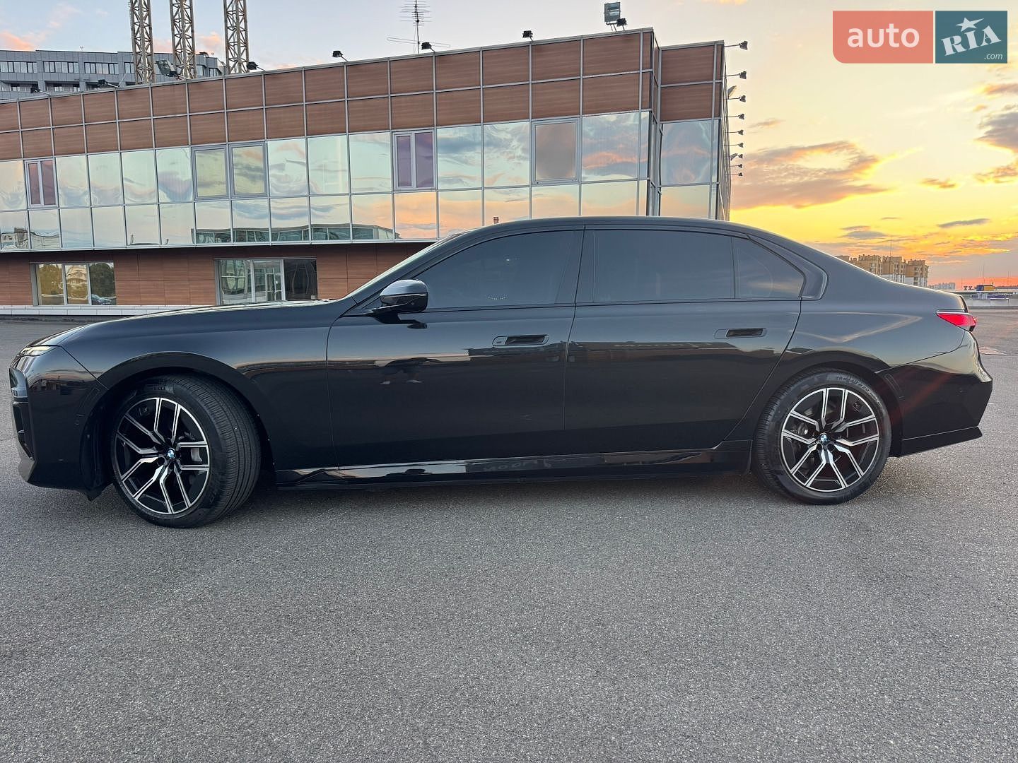 BMW i7 2023 VIN WBY53EJ07RCP77276 фото оголошення 19 з 105