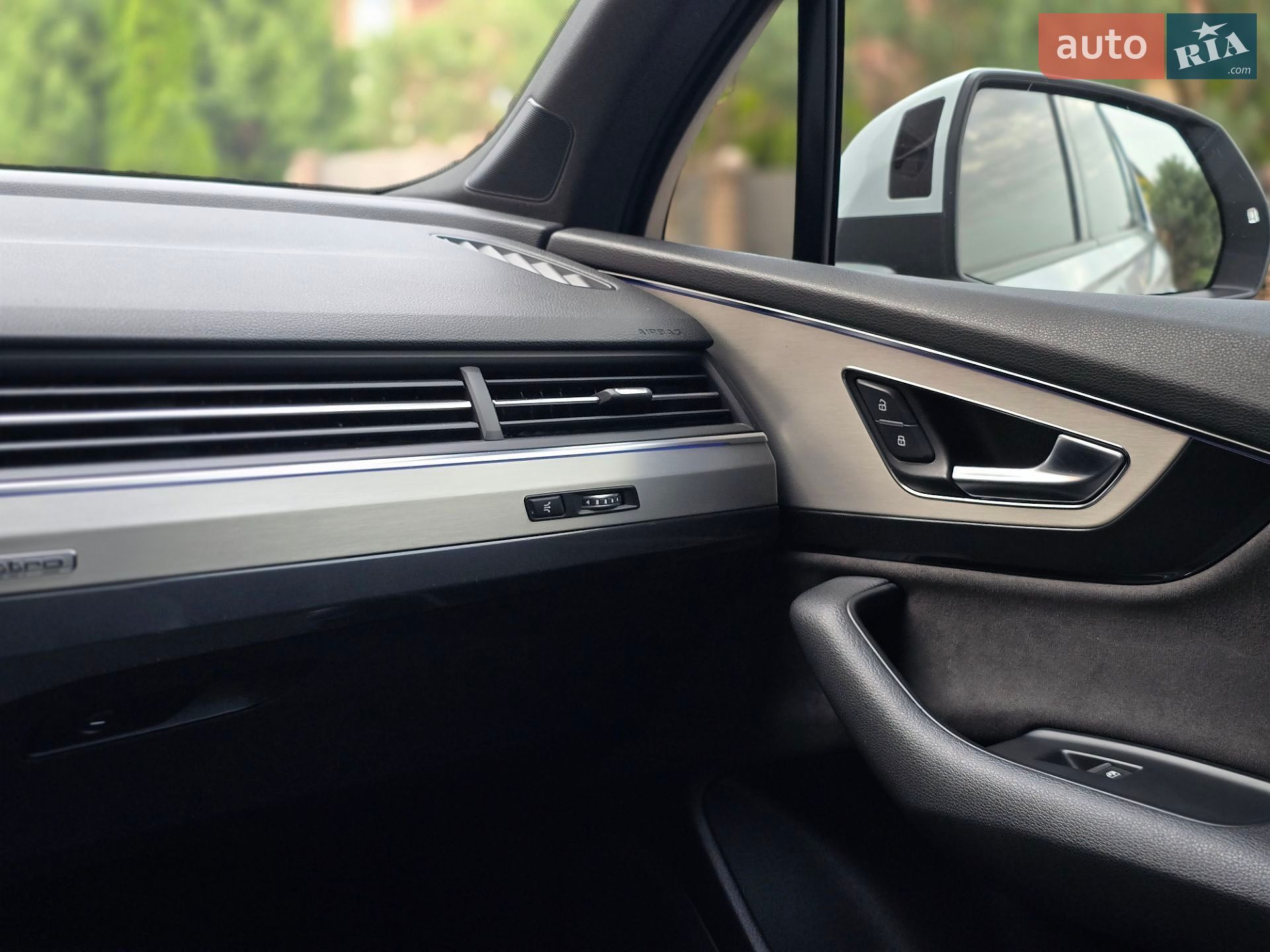Audi Q7 2018 VIN WAUZZZ4M9JD021533 фото оголошення 32 з 55