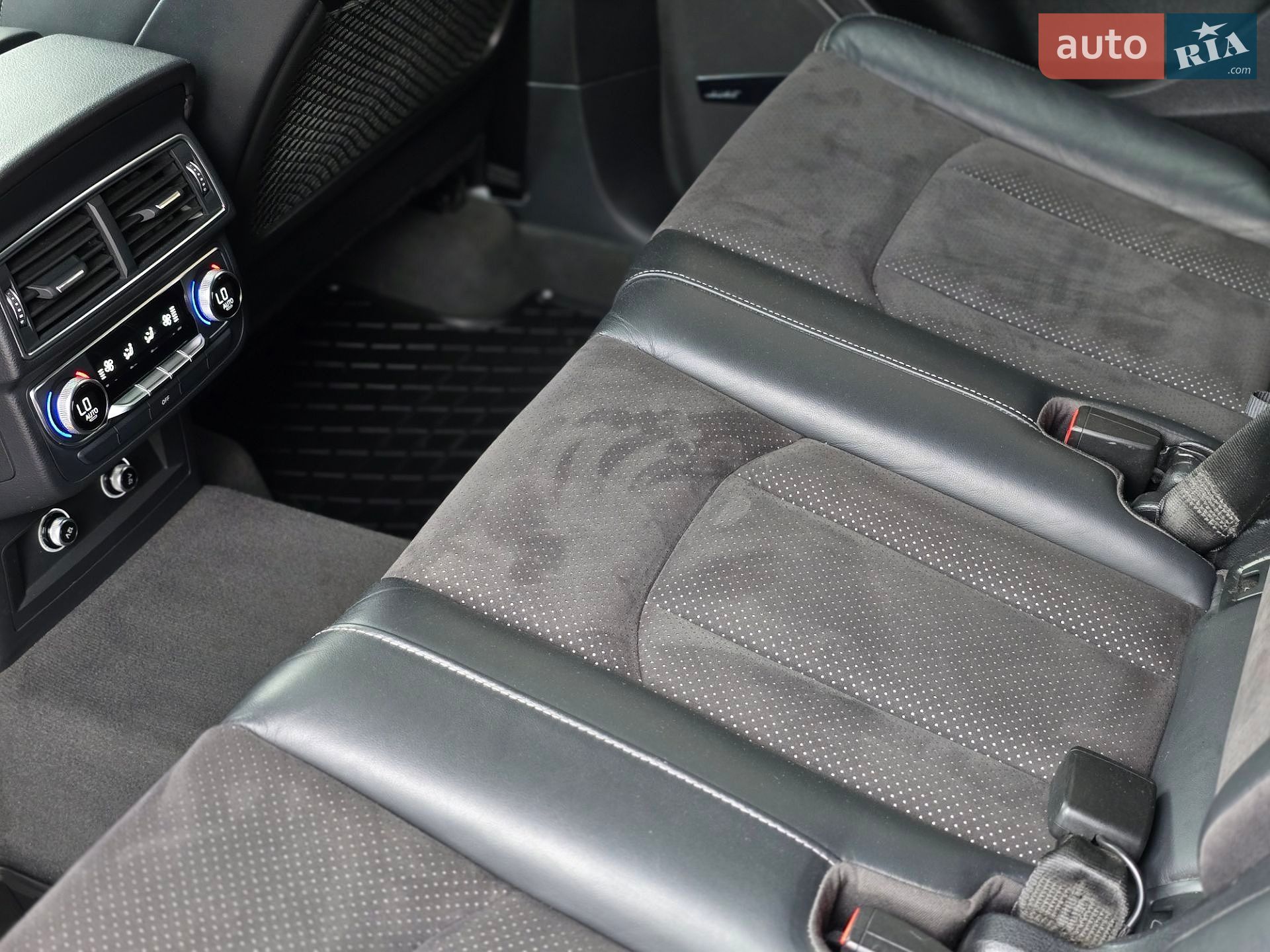 Audi Q7 2018 VIN WAUZZZ4M9JD021533 фото оголошення 50 з 55