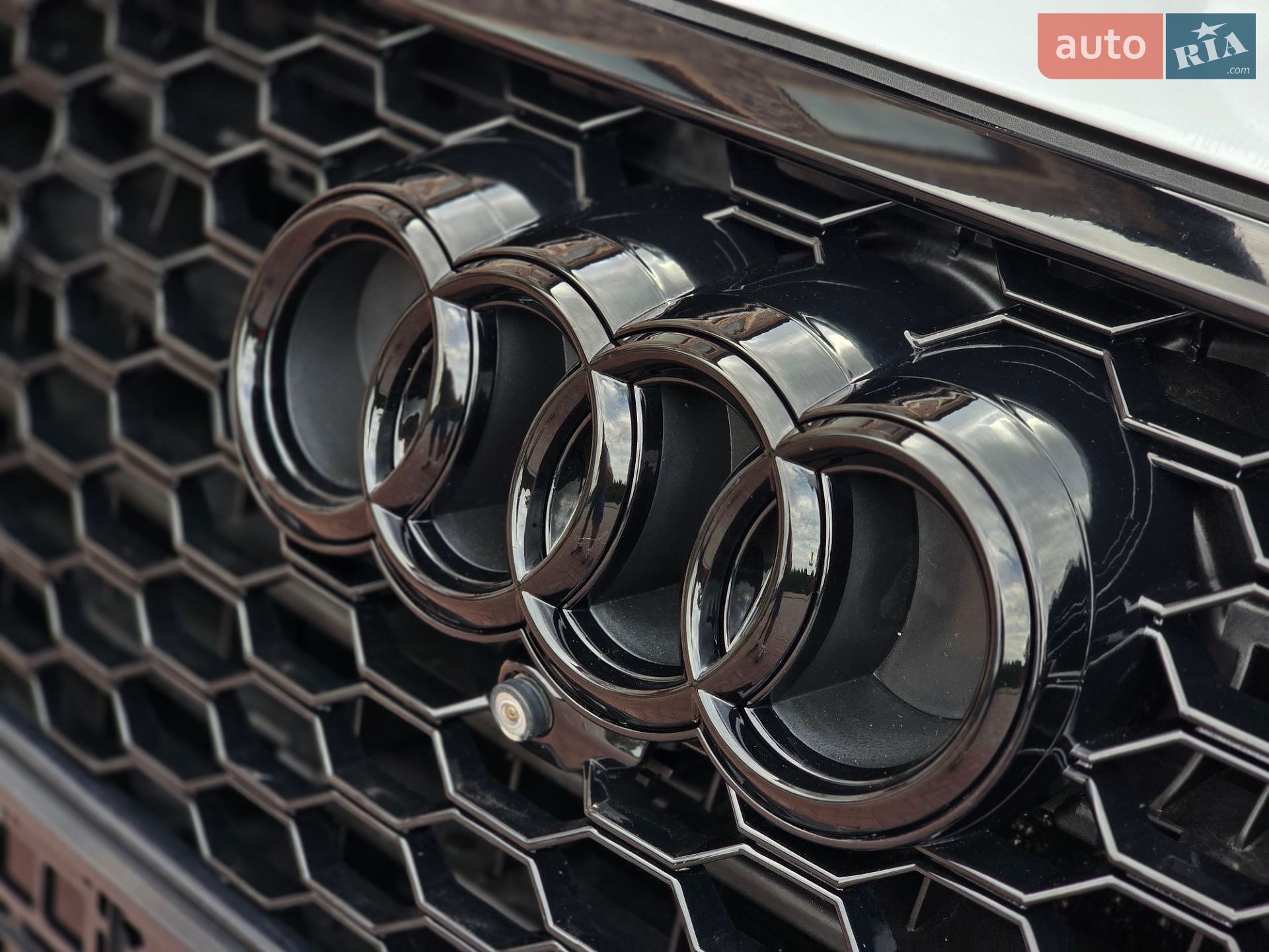 Audi Q7 2018 VIN WAUZZZ4M9JD021533 фото оголошення 37 з 55
