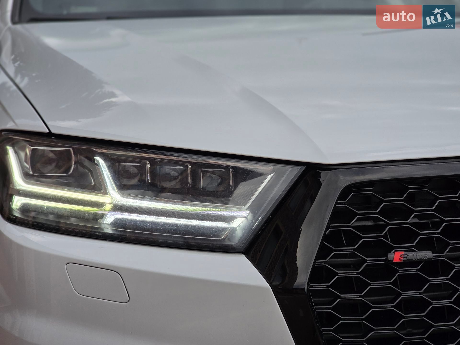 Audi Q7 2018 VIN WAUZZZ4M9JD021533 фото оголошення 21 з 55