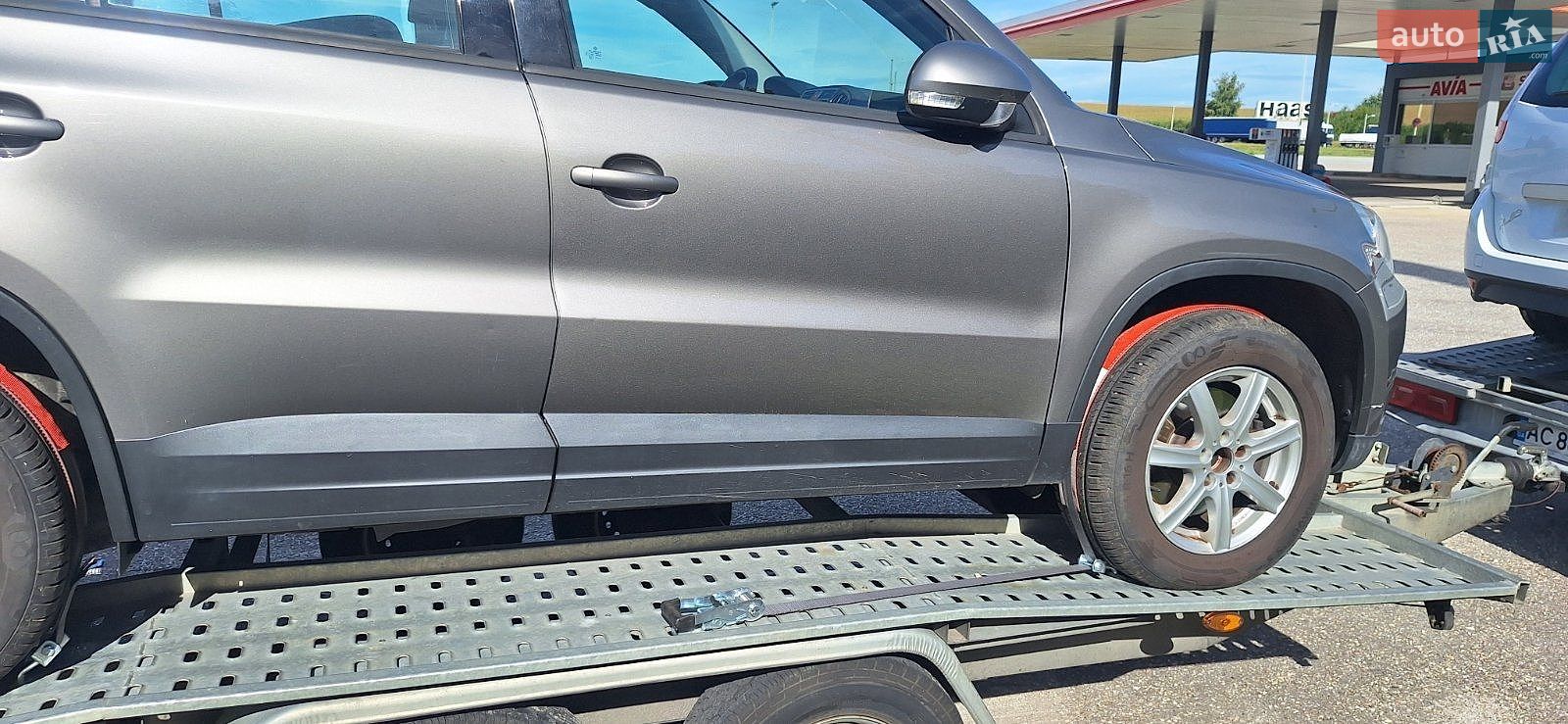 Volkswagen Tiguan 2010 VIN WVGZZZ5NZBW004166 фото оголошення 2 з 10