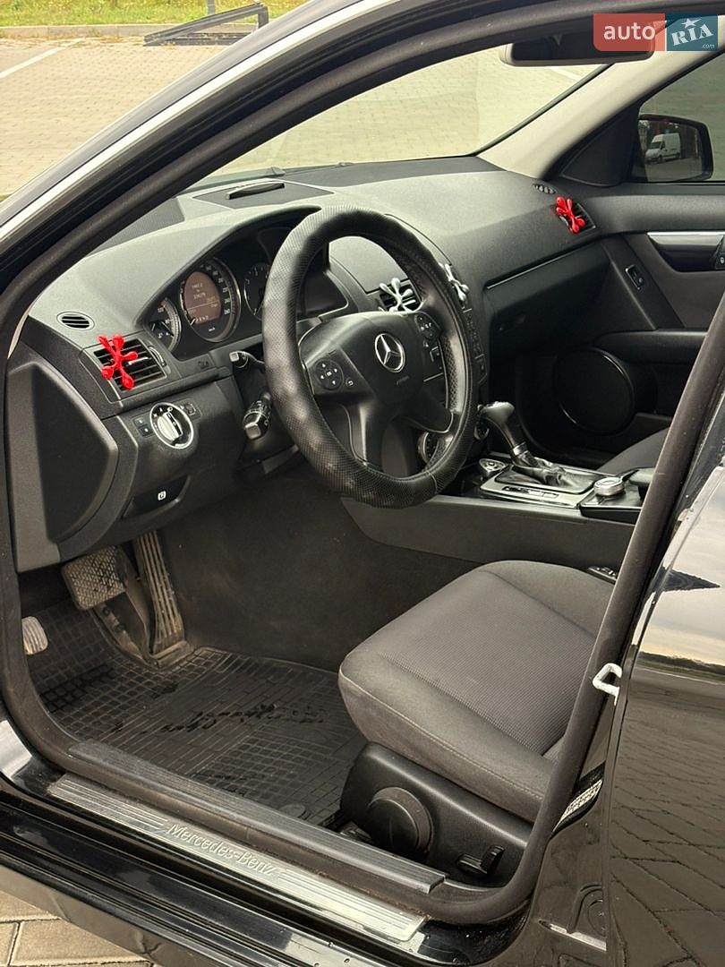 Mercedes-Benz C-Class 2010 VIN WDD2042011F600478 фото оголошення 7 з 14