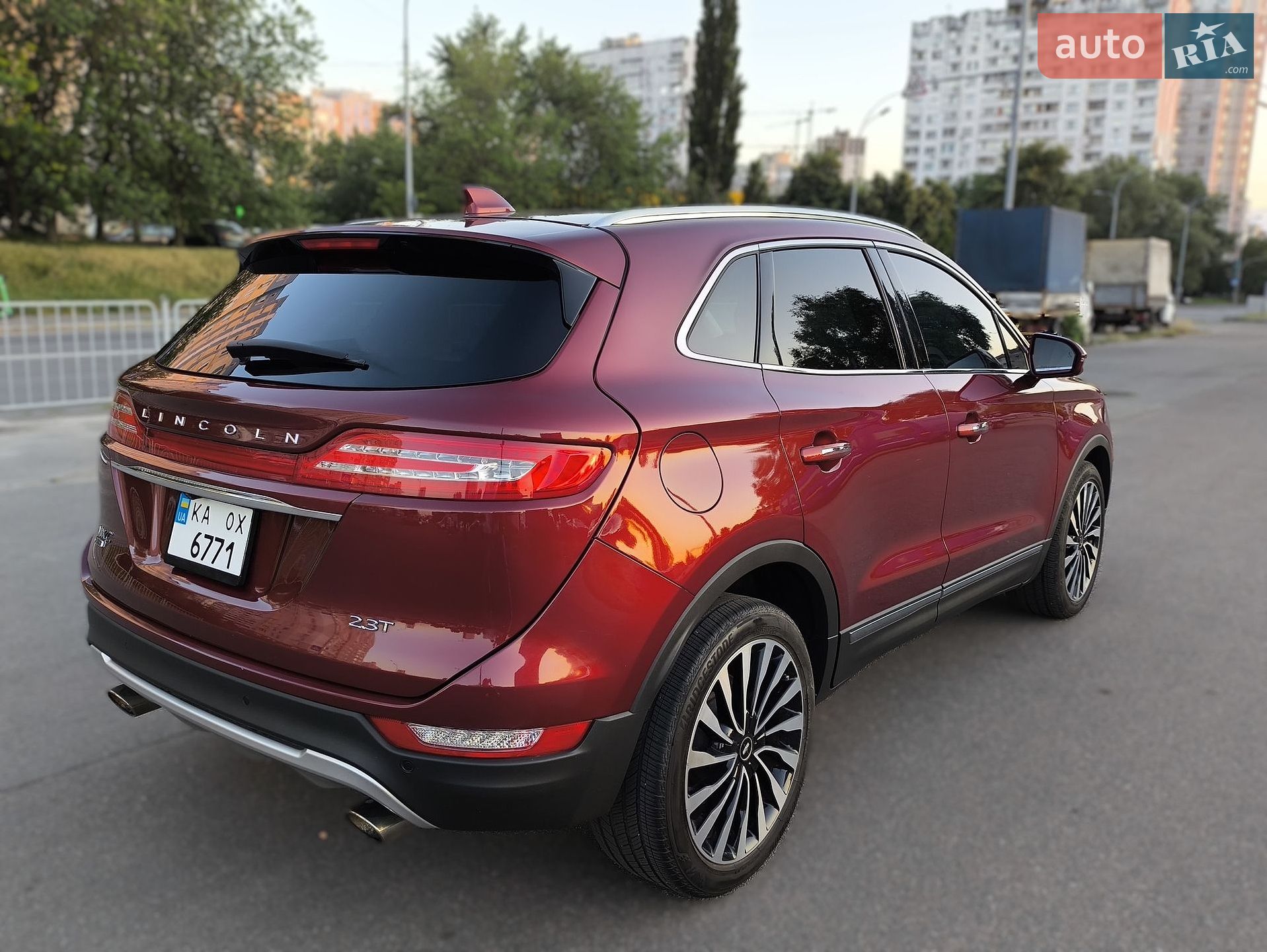 Lincoln MKC 2018 VIN 5LMTJ4DH4KUL03854 фото оголошення 3 з 27