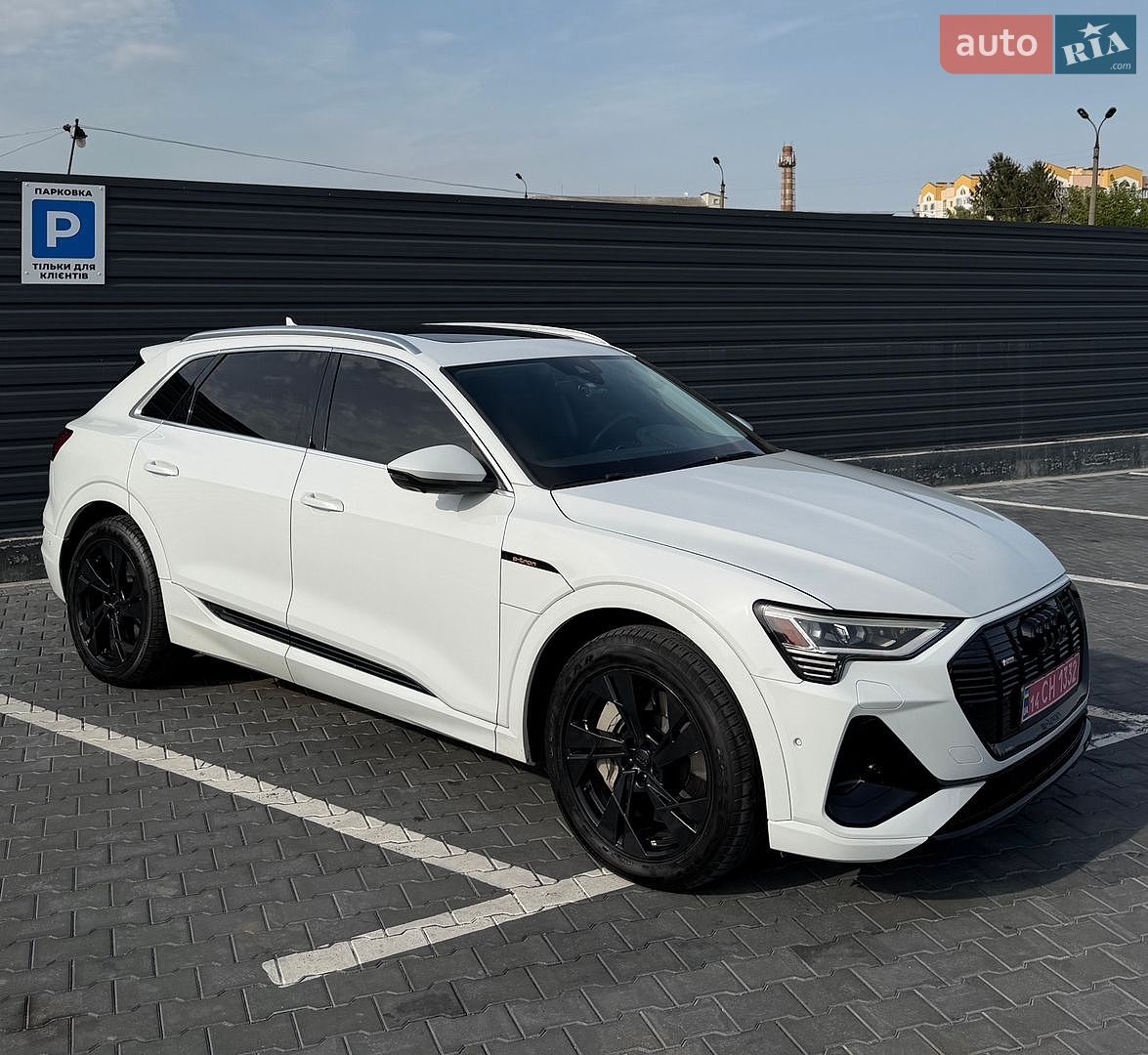 Audi e-tron 2021 VIN WA1LAAGE8MB002102 фото оголошення 3 з 25