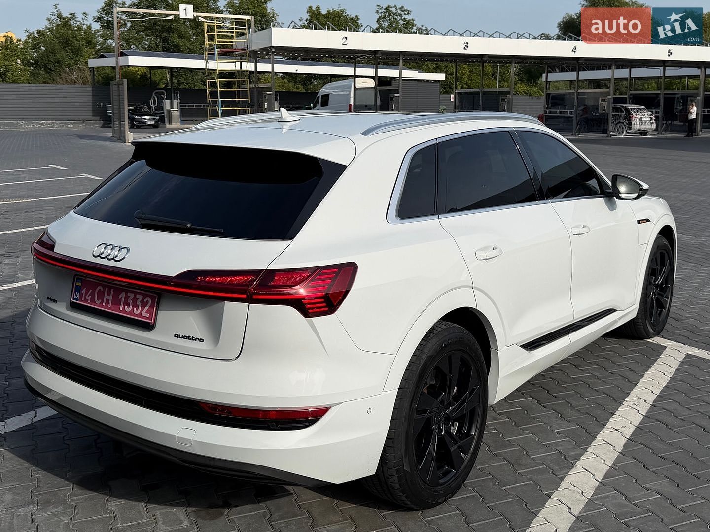 Audi e-tron 2021 VIN WA1LAAGE8MB002102 фото оголошення 5 з 25