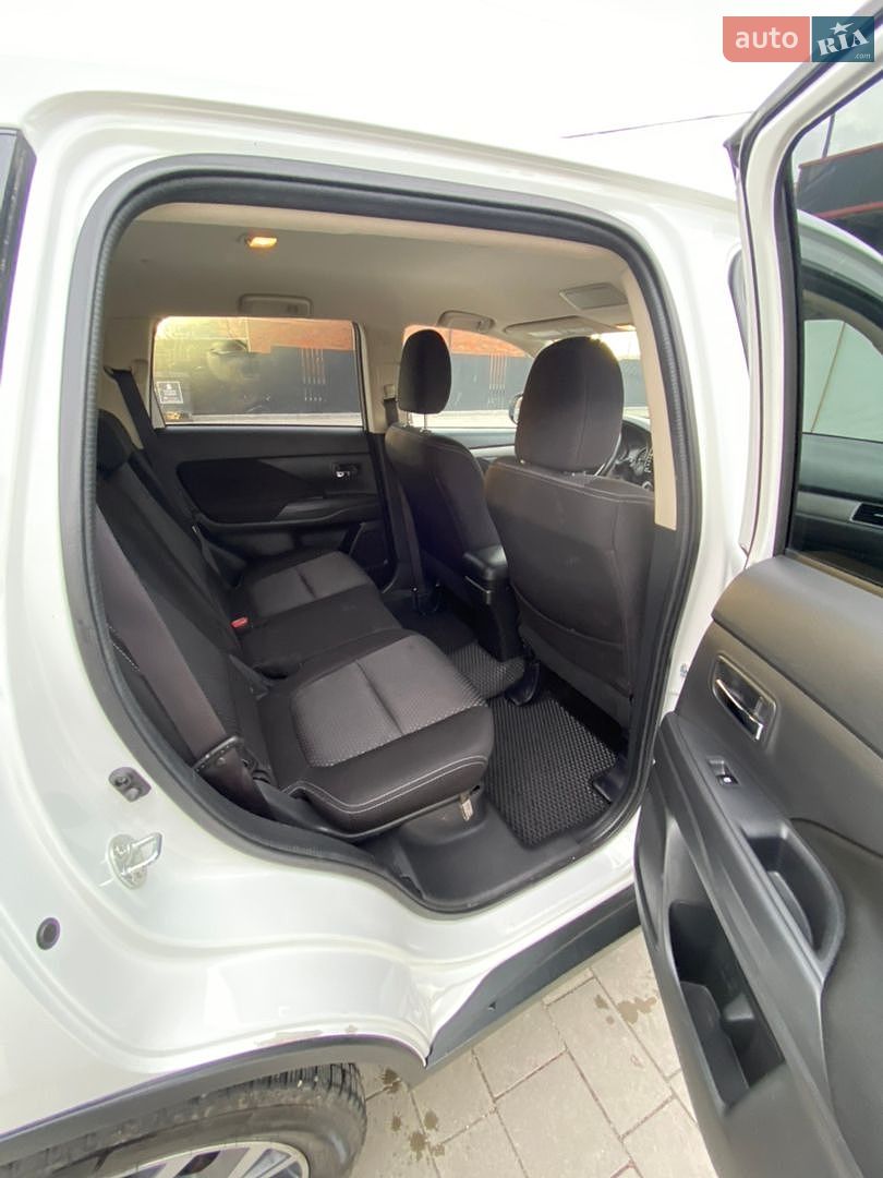 MITSUBISHI OUTLANDER 2016 VIN JA4AZ3A36GZ041897 фото оголошення 3 з 8