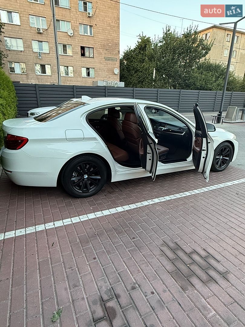 BMW 5 Series 2016 VIN WBA5A31000G369156 фото оголошення 2 з 22
