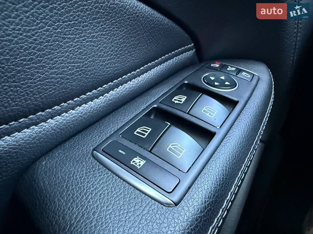 Mercedes-Benz GLE-Class 2016 VIN 4JGDA6DB7HA889572 фото оголошення 24 з 26