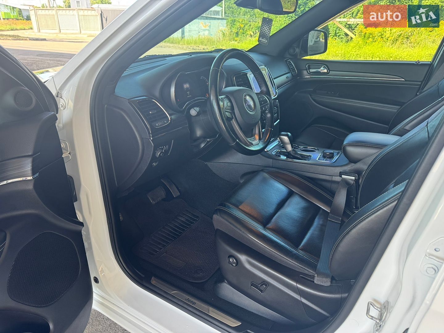 Jeep Grand Cherokee 2021 VIN 1C4RJFBG2MC670820 фото оголошення 15 з 49