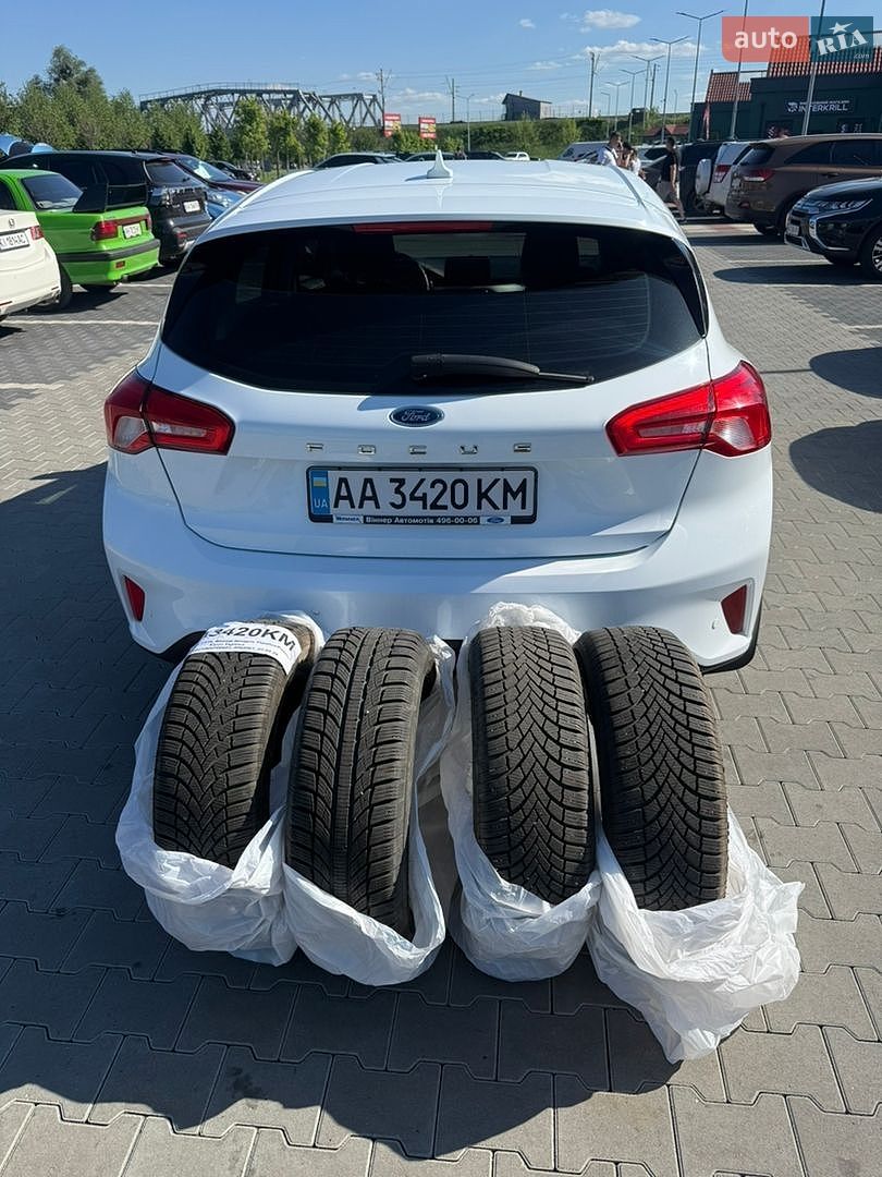 Ford Focus 2019 VIN WF0NXXGCHNKP88603 фото оголошення 2 з 35