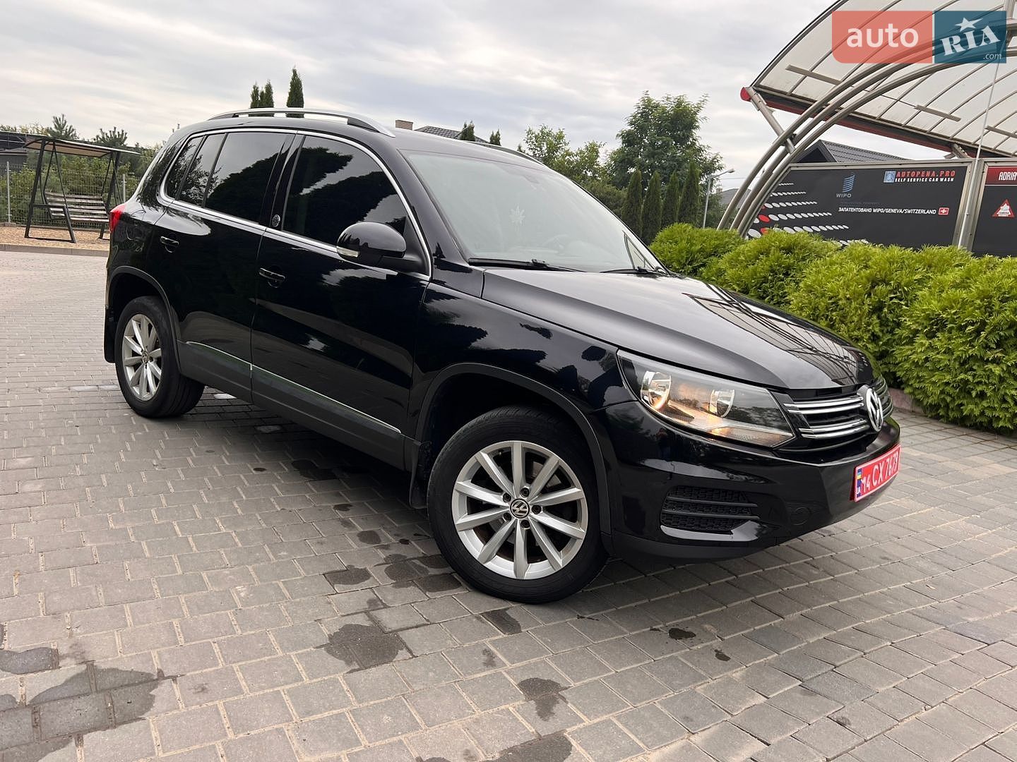 Volkswagen Tiguan 2016 VIN WVGSV7AX8HK009703 фото оголошення 2 з 22
