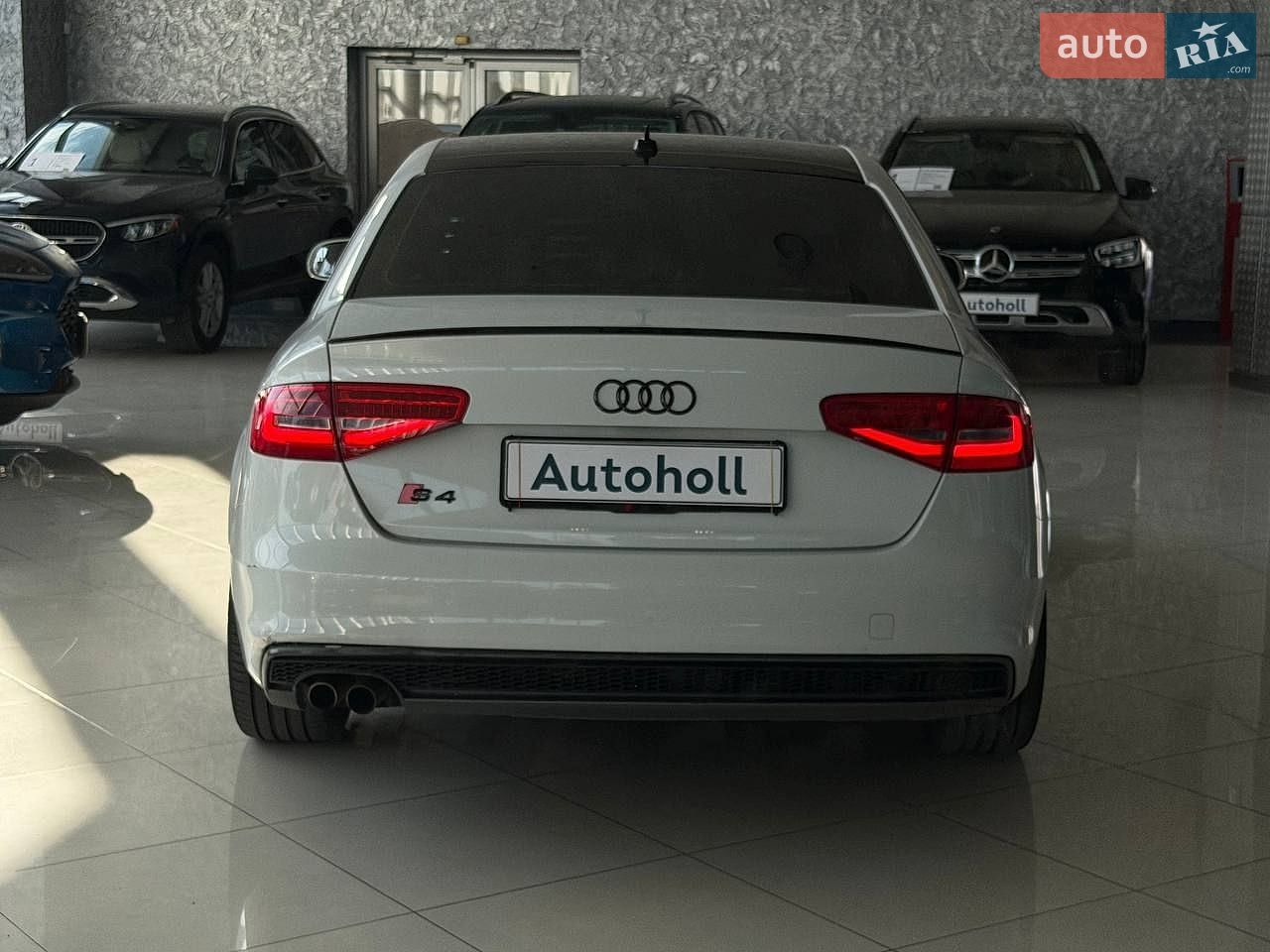 Audi A4 2015 VIN WAUAFAFL9GN003600 фото оголошення 4 з 24