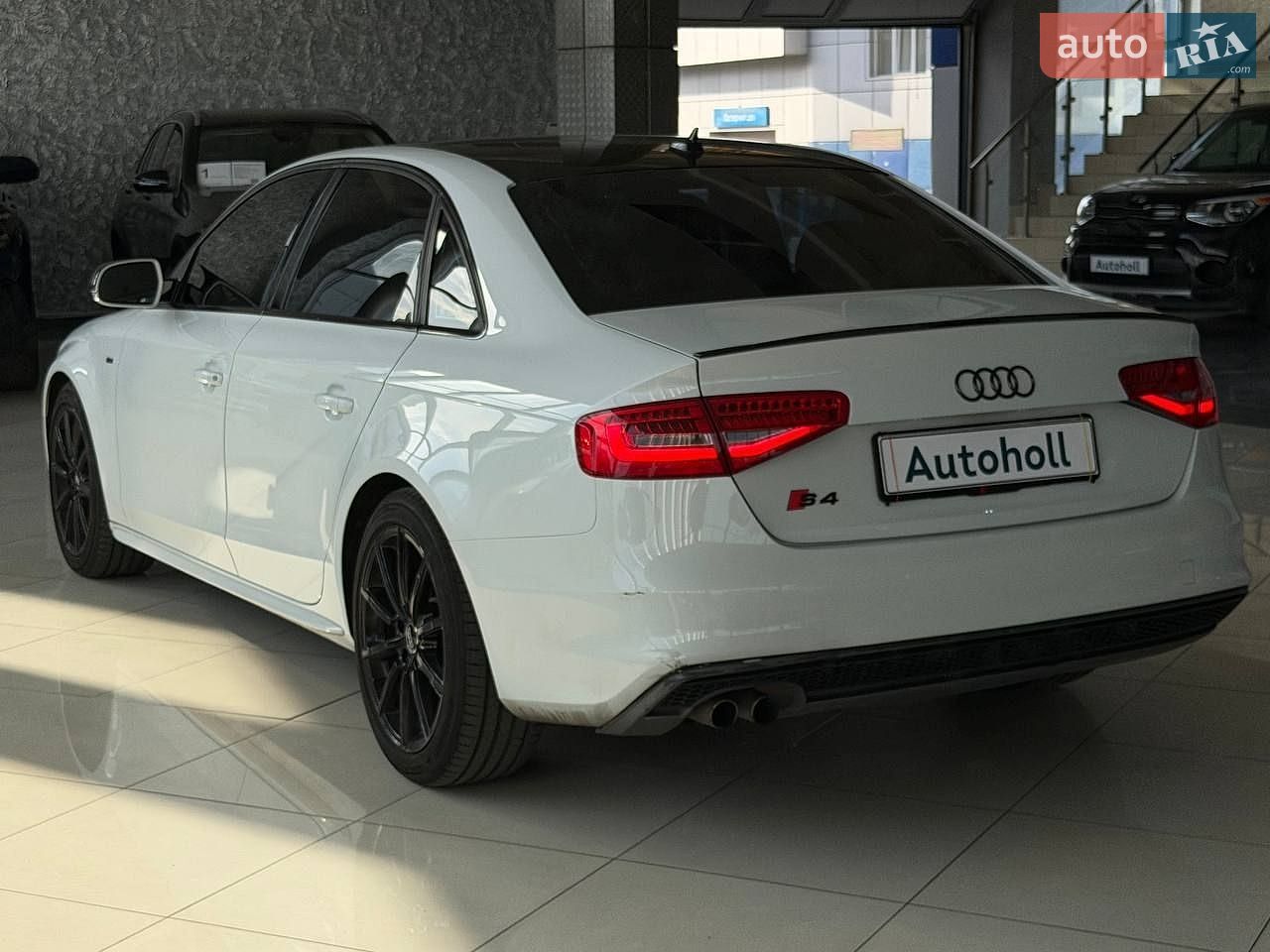 Audi A4 2015 VIN WAUAFAFL9GN003600 фото оголошення 5 з 24