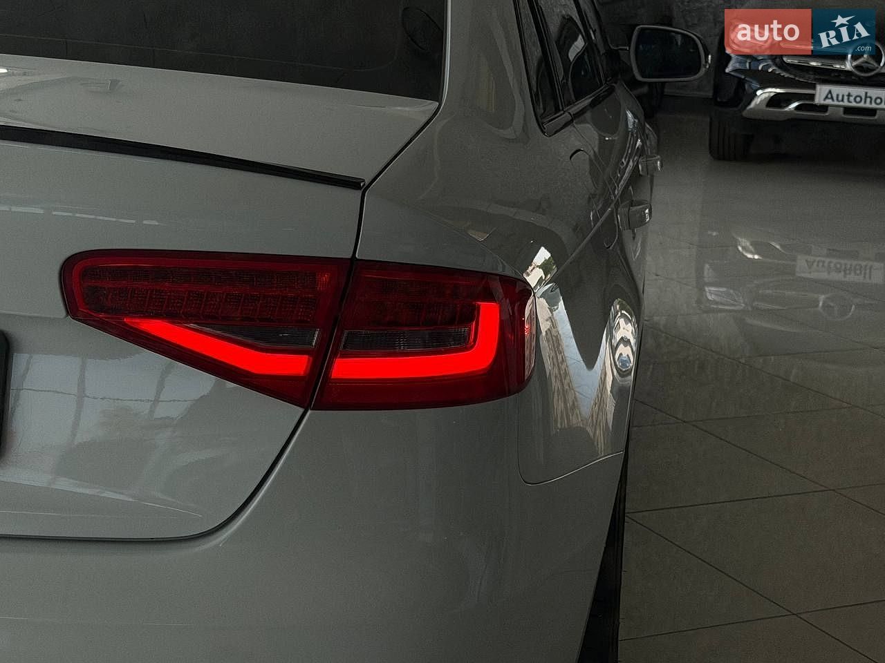 Audi A4 2015 VIN WAUAFAFL9GN003600 фото оголошення 7 з 24