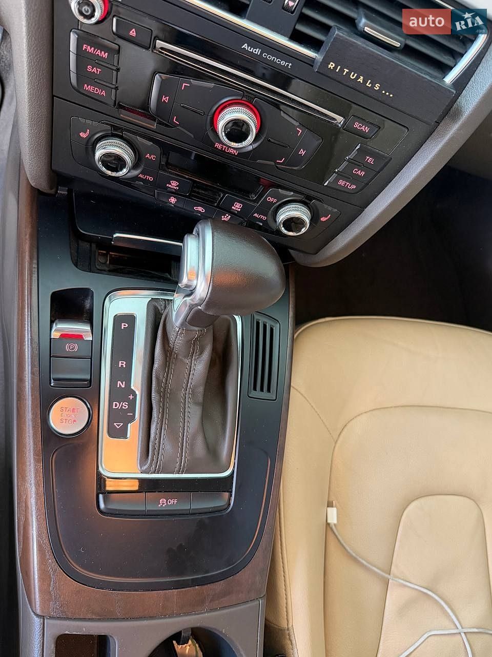 Audi A4 2015 VIN WAUAFAFL9GN003600 фото оголошення 14 з 24
