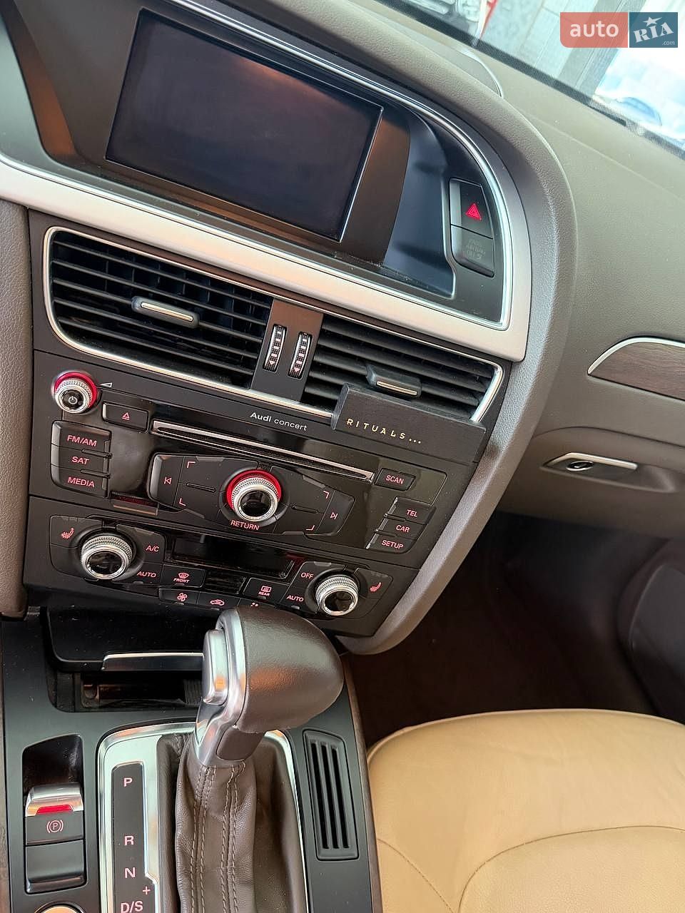 Audi A4 2015 VIN WAUAFAFL9GN003600 фото оголошення 16 з 24