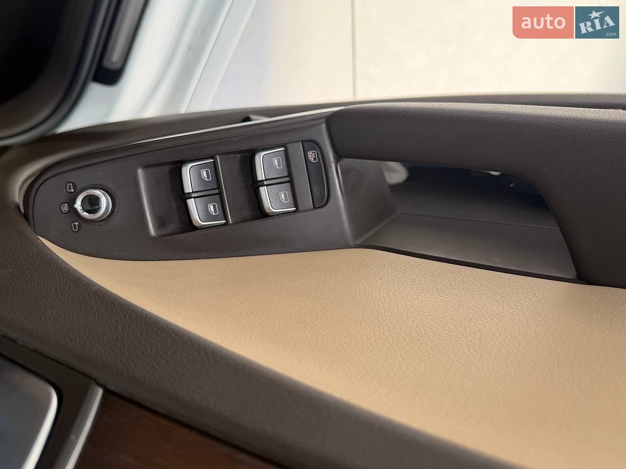 Audi A4 2015 VIN WAUAFAFL9GN003600 фото оголошення 13 з 24