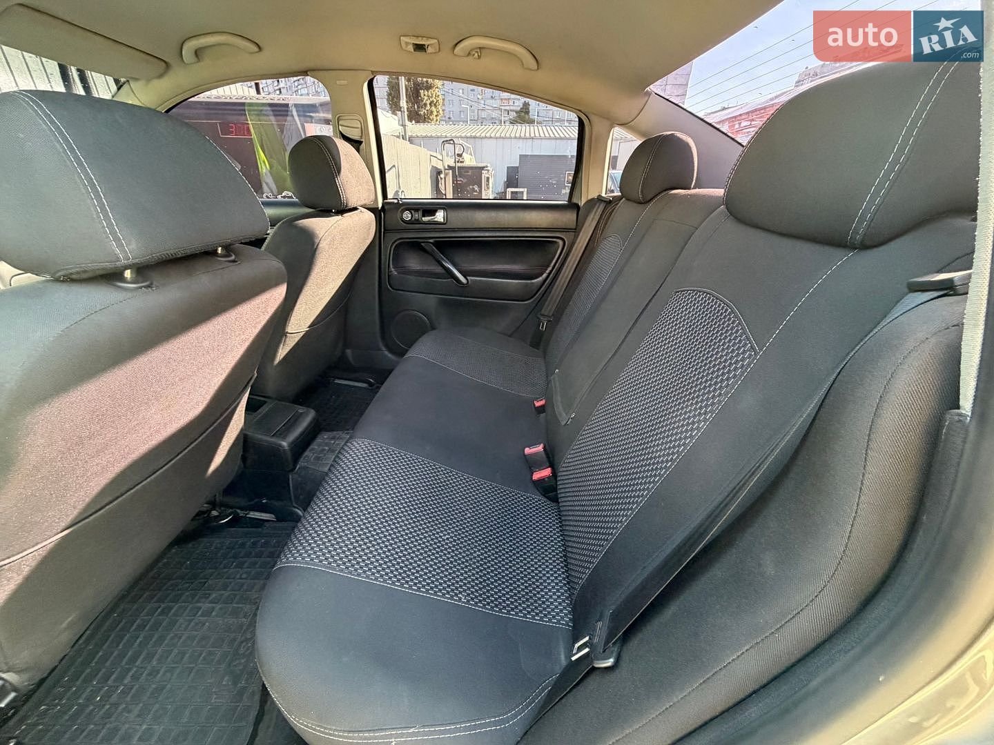 Volkswagen Passat 2002 VIN WVWZZZ3BZ2P180024 фото оголошення 13 з 14