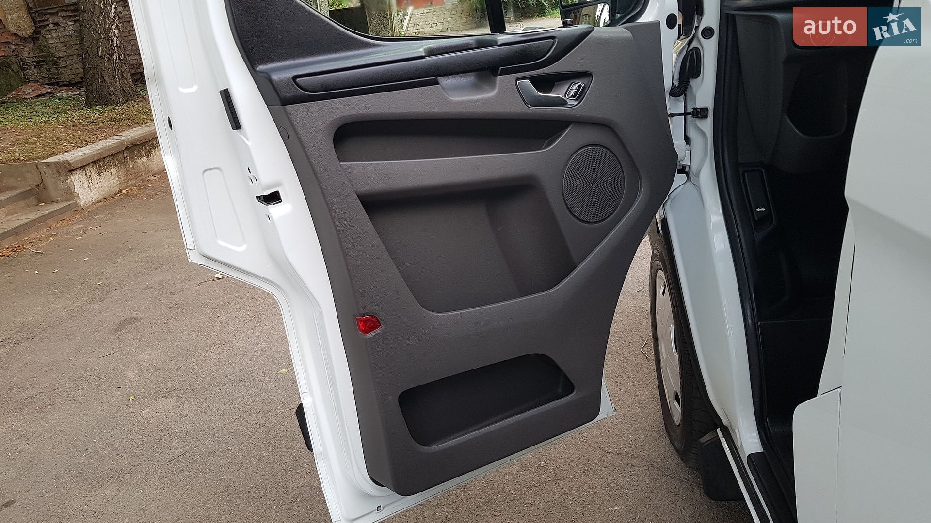 Ford Transit Custom 2019 VIN WF0YXXTTGYKK72753 фото оголошення 13 з 78