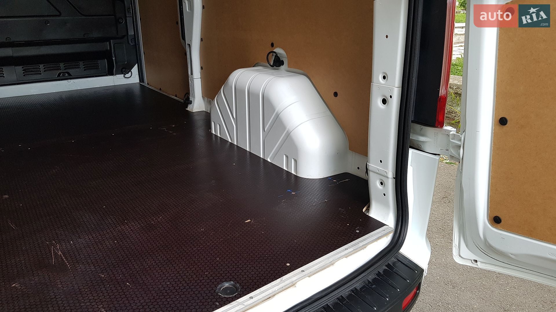Ford Transit Custom 2019 VIN WF0YXXTTGYKK72753 фото оголошення 50 з 79