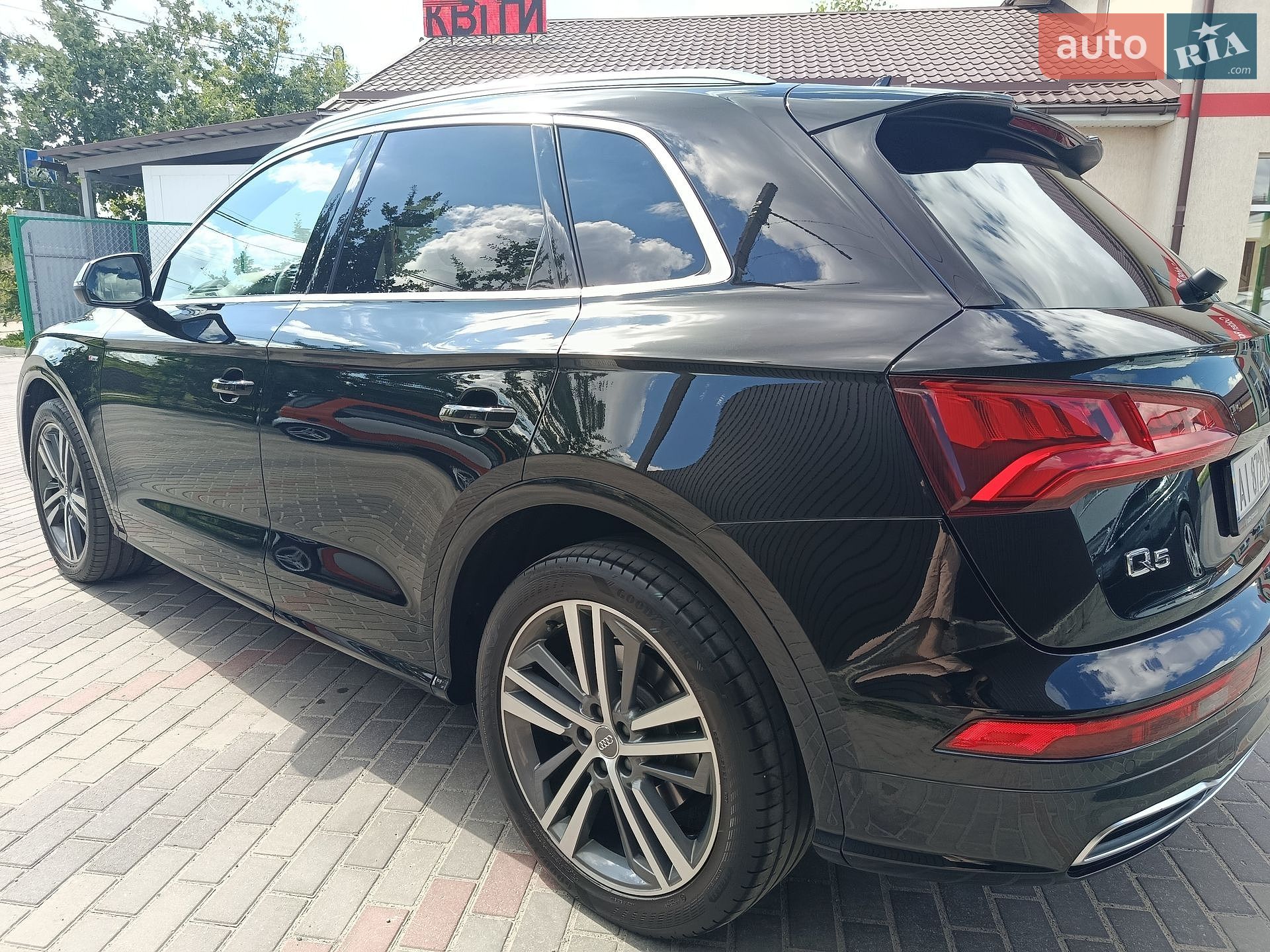 Audi Q5 2019 VIN WAUZZZFY8K2115318 фото оголошення 4 з 36