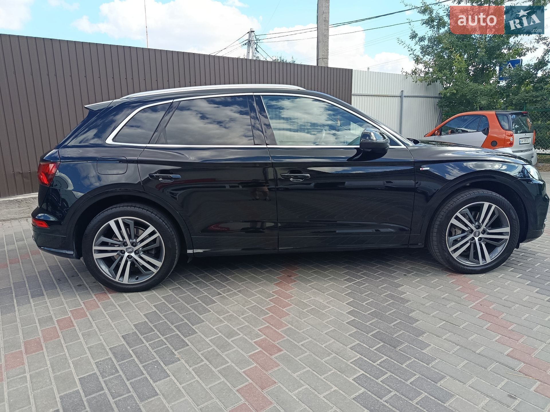 Audi Q5 2019 VIN WAUZZZFY8K2115318 фото оголошення 7 з 36