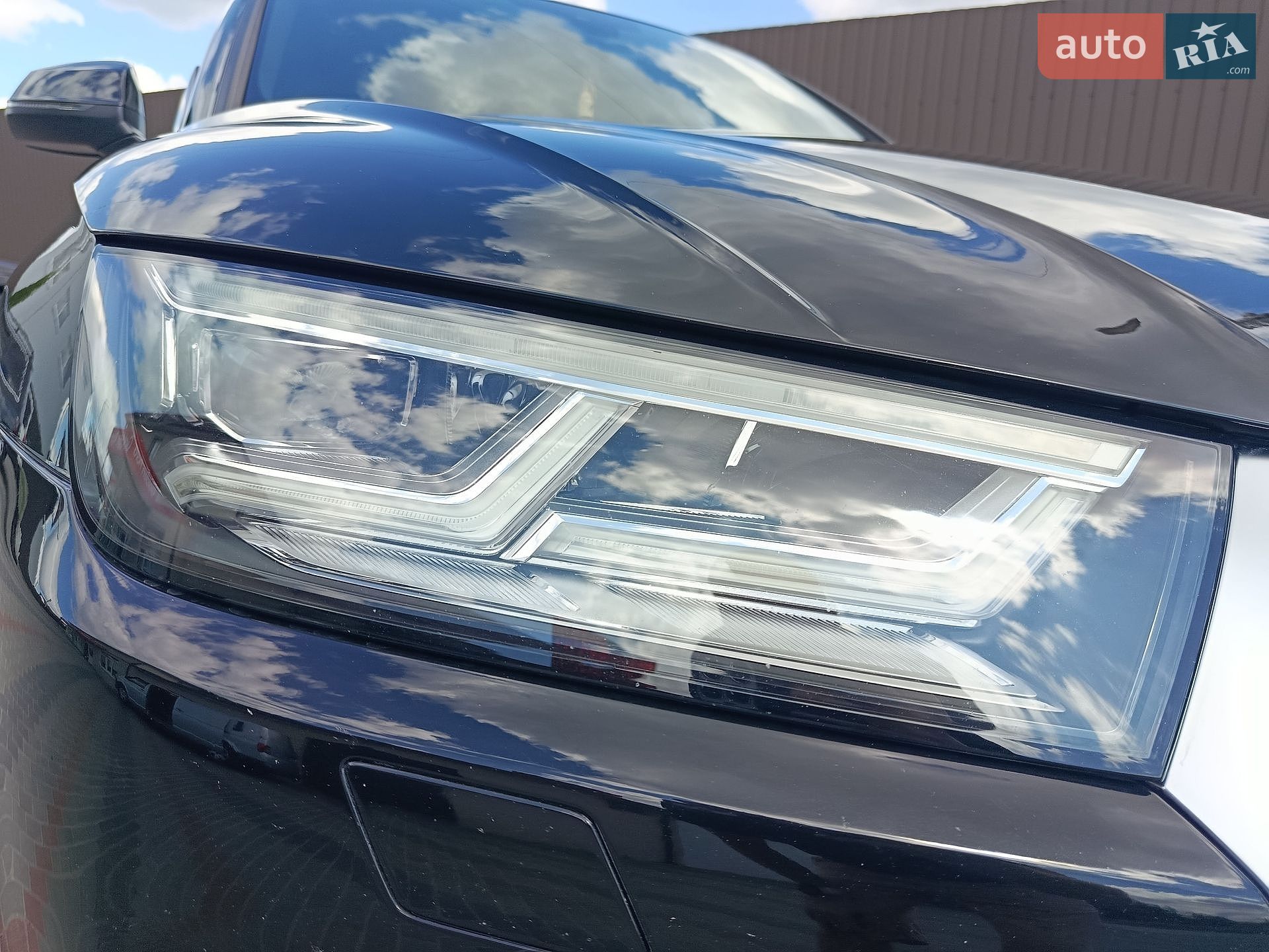 Audi Q5 2019 VIN WAUZZZFY8K2115318 фото оголошення 8 з 36