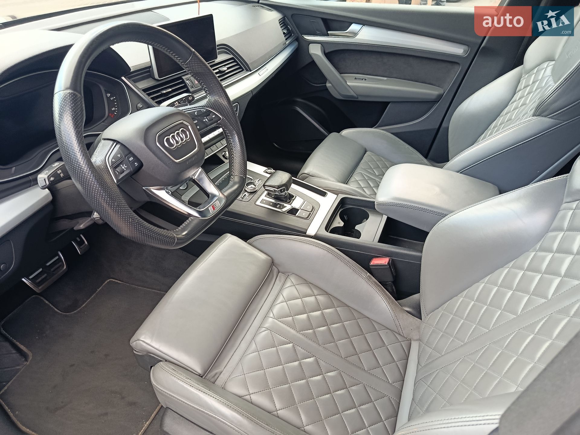 Audi Q5 2019 VIN WAUZZZFY8K2115318 фото оголошення 13 з 36