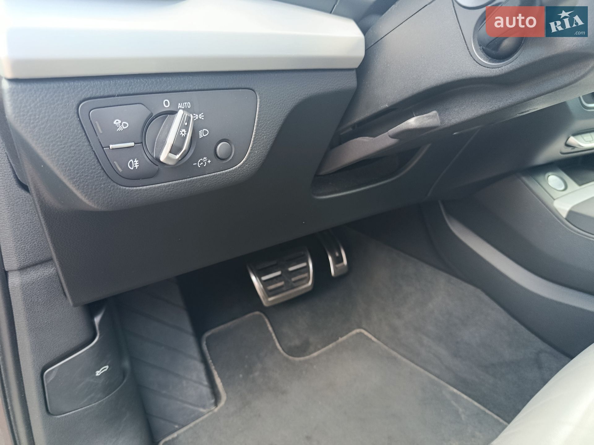 Audi Q5 2019 VIN WAUZZZFY8K2115318 фото оголошення 15 з 36