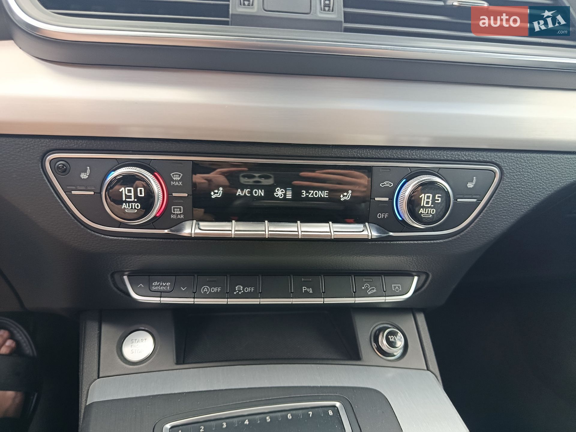 Audi Q5 2019 VIN WAUZZZFY8K2115318 фото оголошення 17 з 36