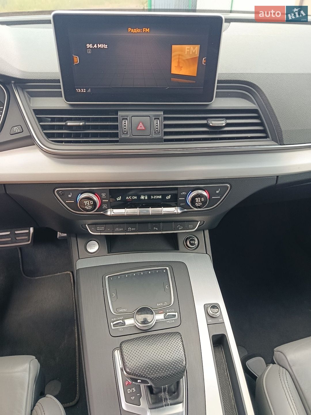 Audi Q5 2019 VIN WAUZZZFY8K2115318 фото оголошення 18 з 36