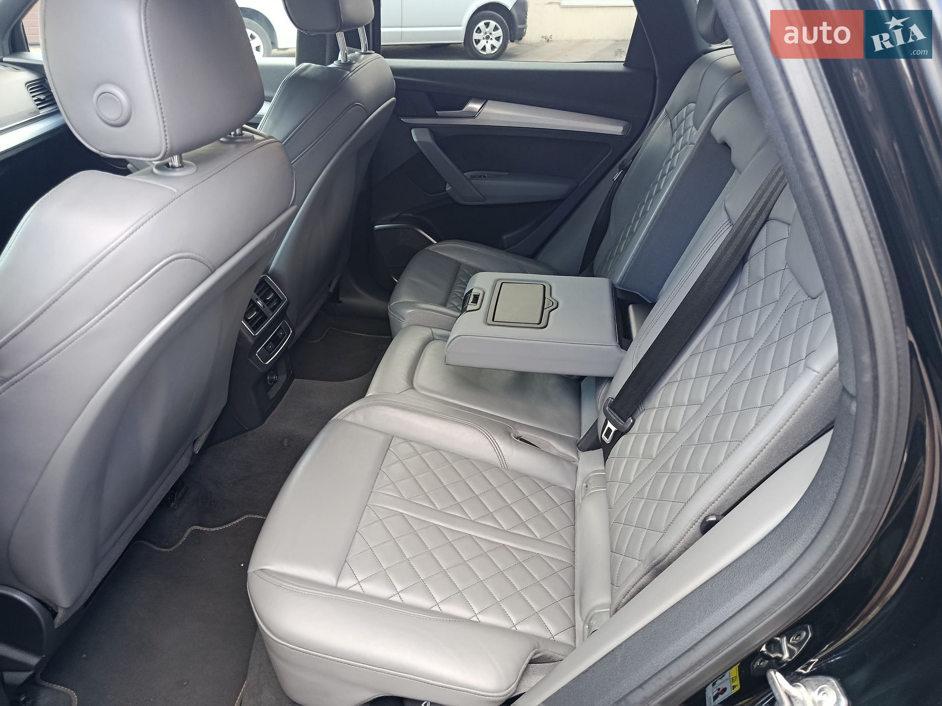 Audi Q5 2019 VIN WAUZZZFY8K2115318 фото оголошення 23 з 36
